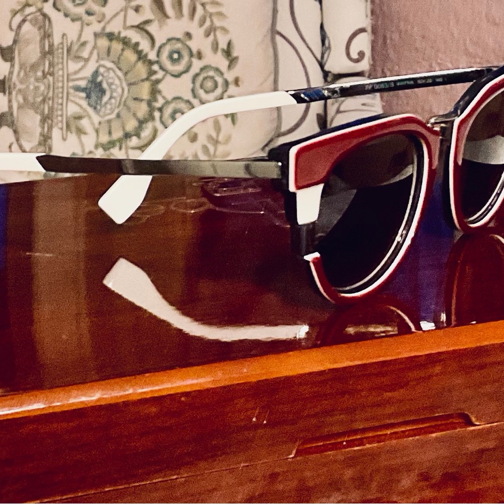 FENDI BURGUNDI & WHITE SUNGLASSES - Picture 2 of 10